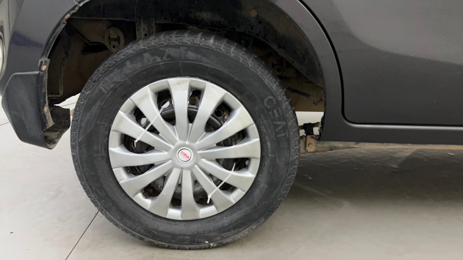 Used 2017 Maruti Suzuki Alto 800 LXi Petrol Manual tyres RIGHT REAR TYRE RIM VIEW