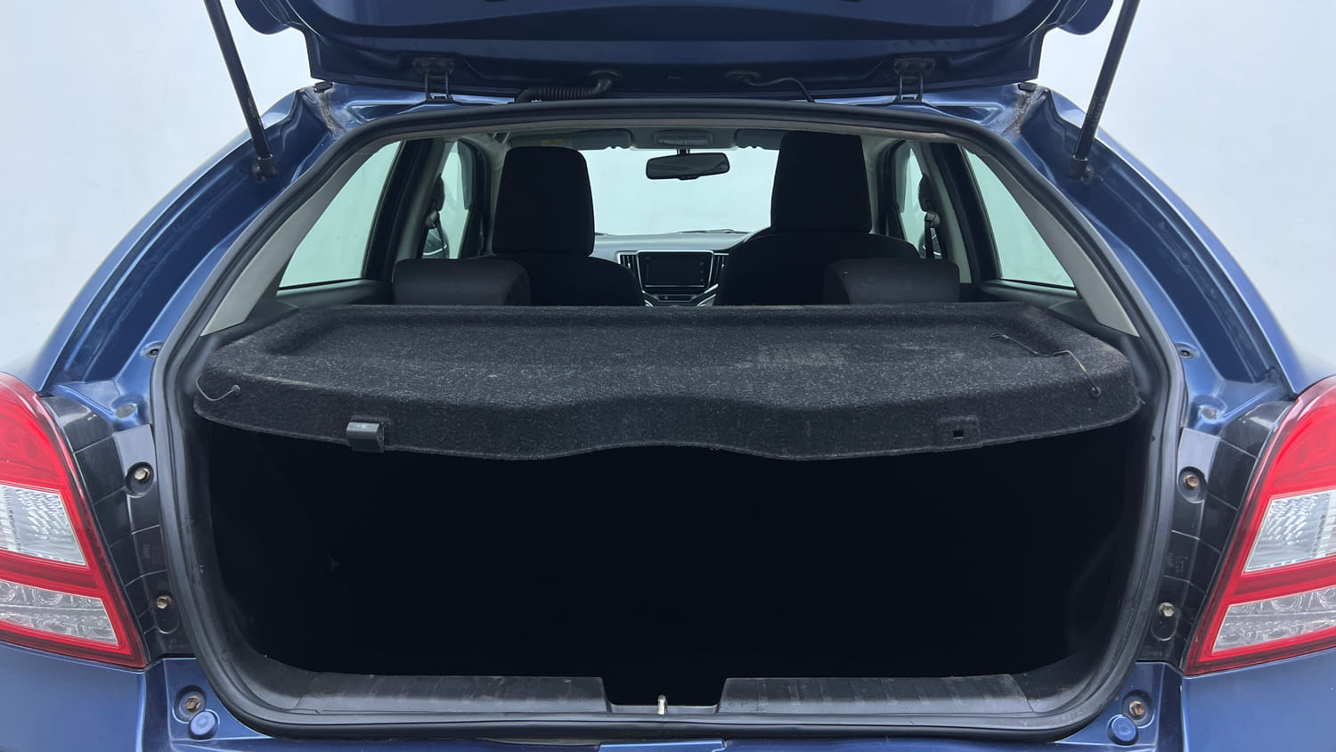 Used 2017 Maruti Suzuki Baleno Alpha 1.2 Petrol Manual interior DICKY INSIDE VIEW