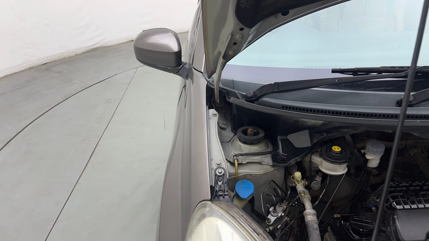 Used 2014 Honda Amaze 1.2 S i-VTEC Petrol Manual engine ENGINE RIGHT SIDE HINGE & APRON VIEW