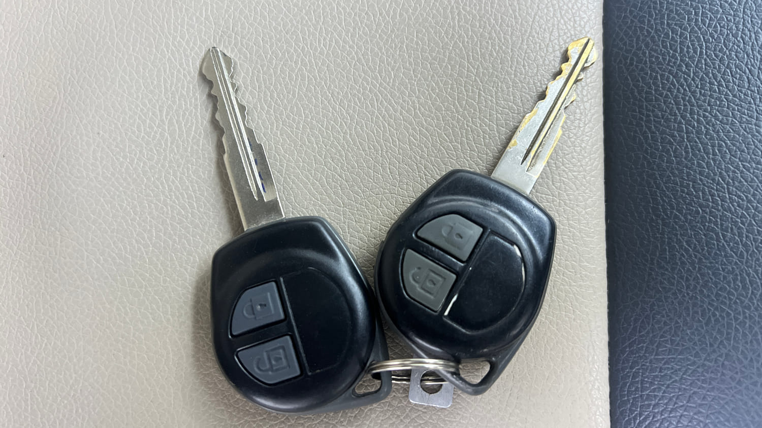 Used 2013 Maruti Suzuki Ertiga Vxi Petrol Manual extra CAR KEY VIEW