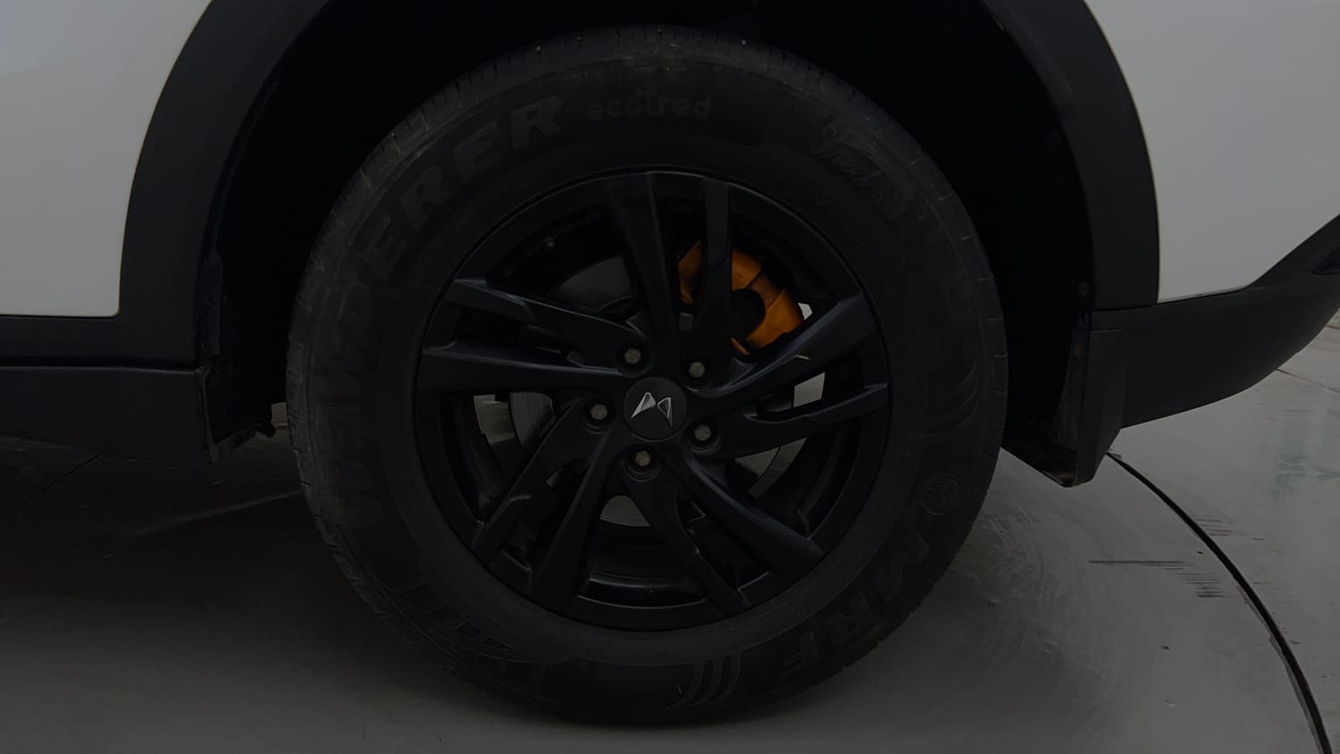 Used 2024 Mahindra XUV700 AX 5 Petrol AT 5 STR Petrol Automatic tyres LEFT REAR TYRE RIM VIEW