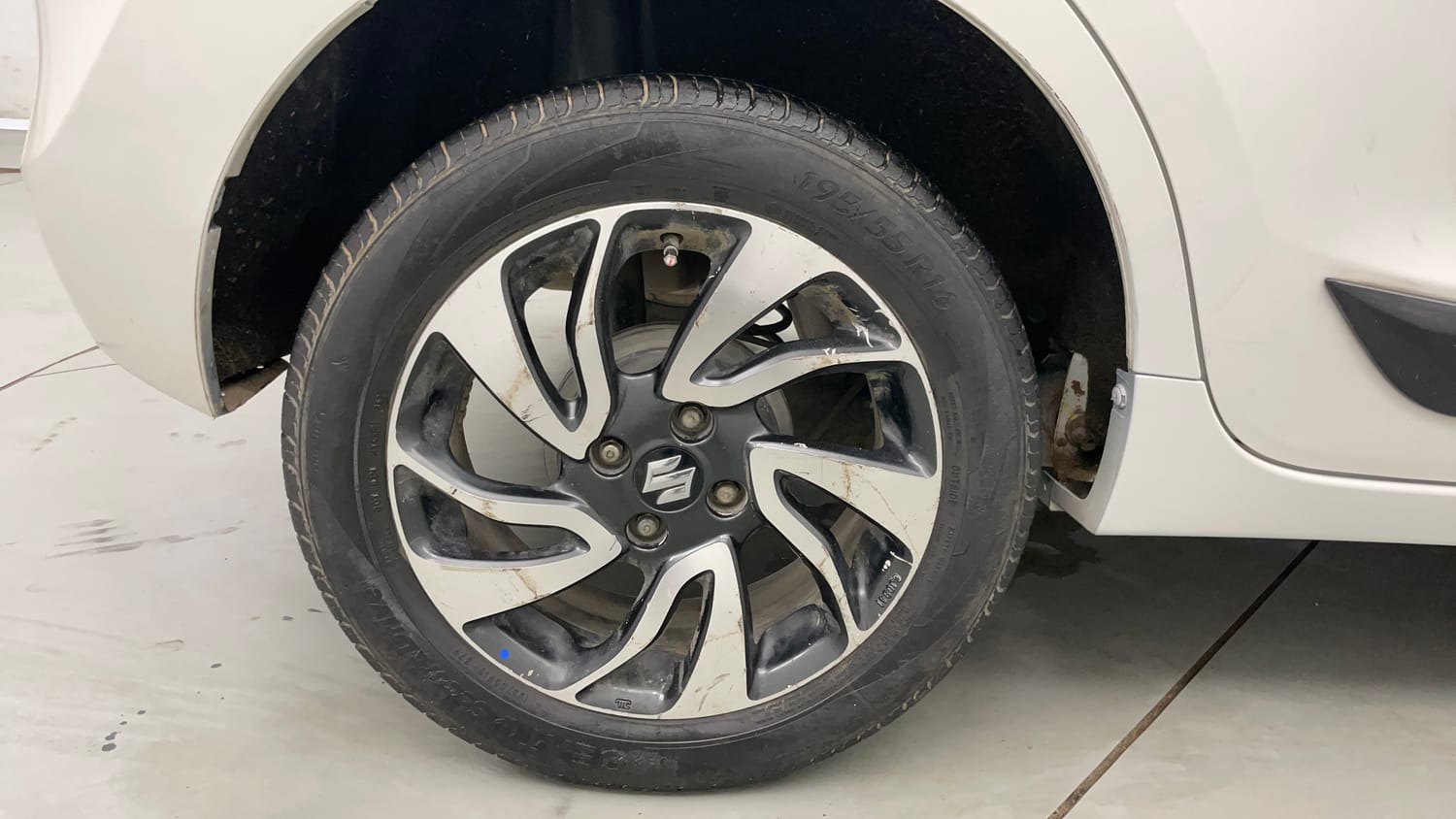 Used 2021 Maruti Suzuki Baleno Zeta Petrol Manual tyres RIGHT REAR TYRE RIM VIEW