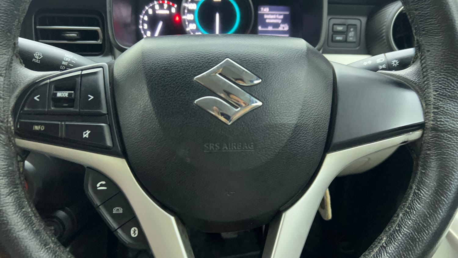Used 2019 Maruti Suzuki Ignis Delta 1.2 MT Petrol Manual top_features Steering mounted controls