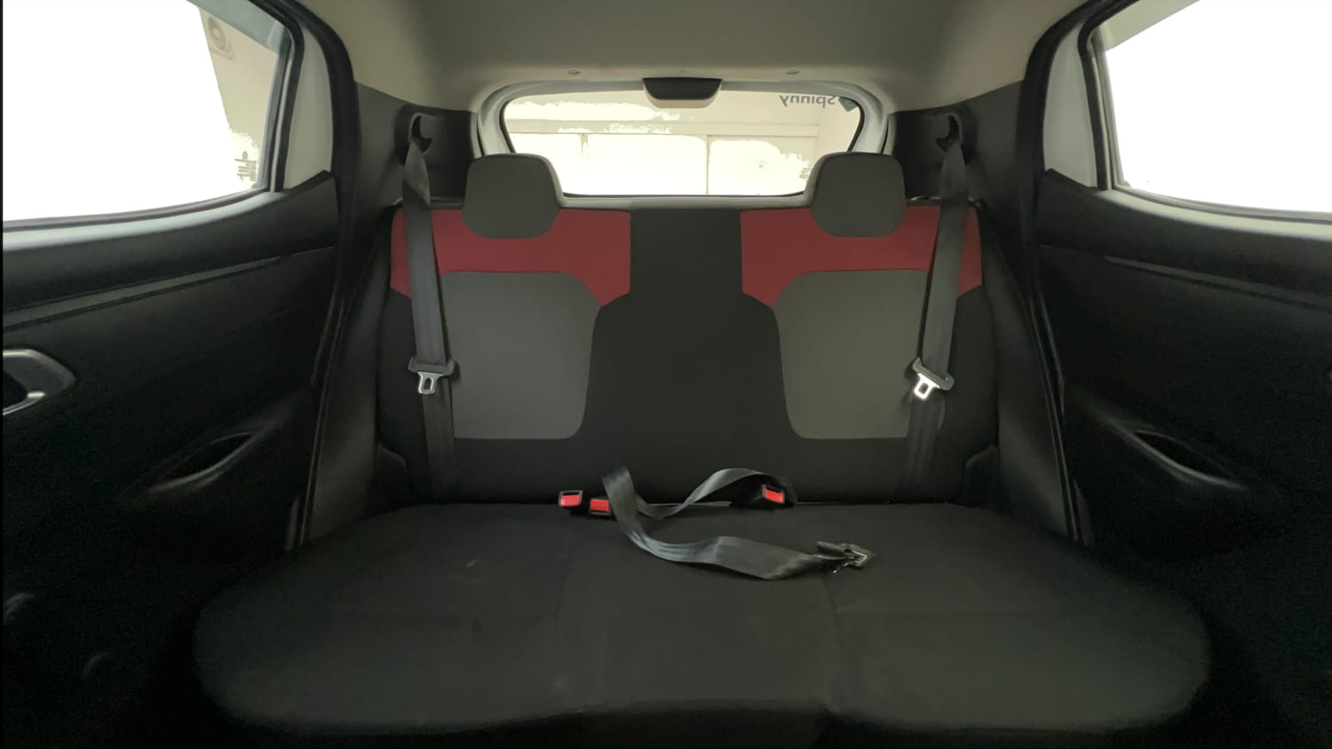 Used 2018 Renault Kwid RXT (O) 1.0 SCE Edition Petrol Manual interior REAR SEAT CONDITION VIEW