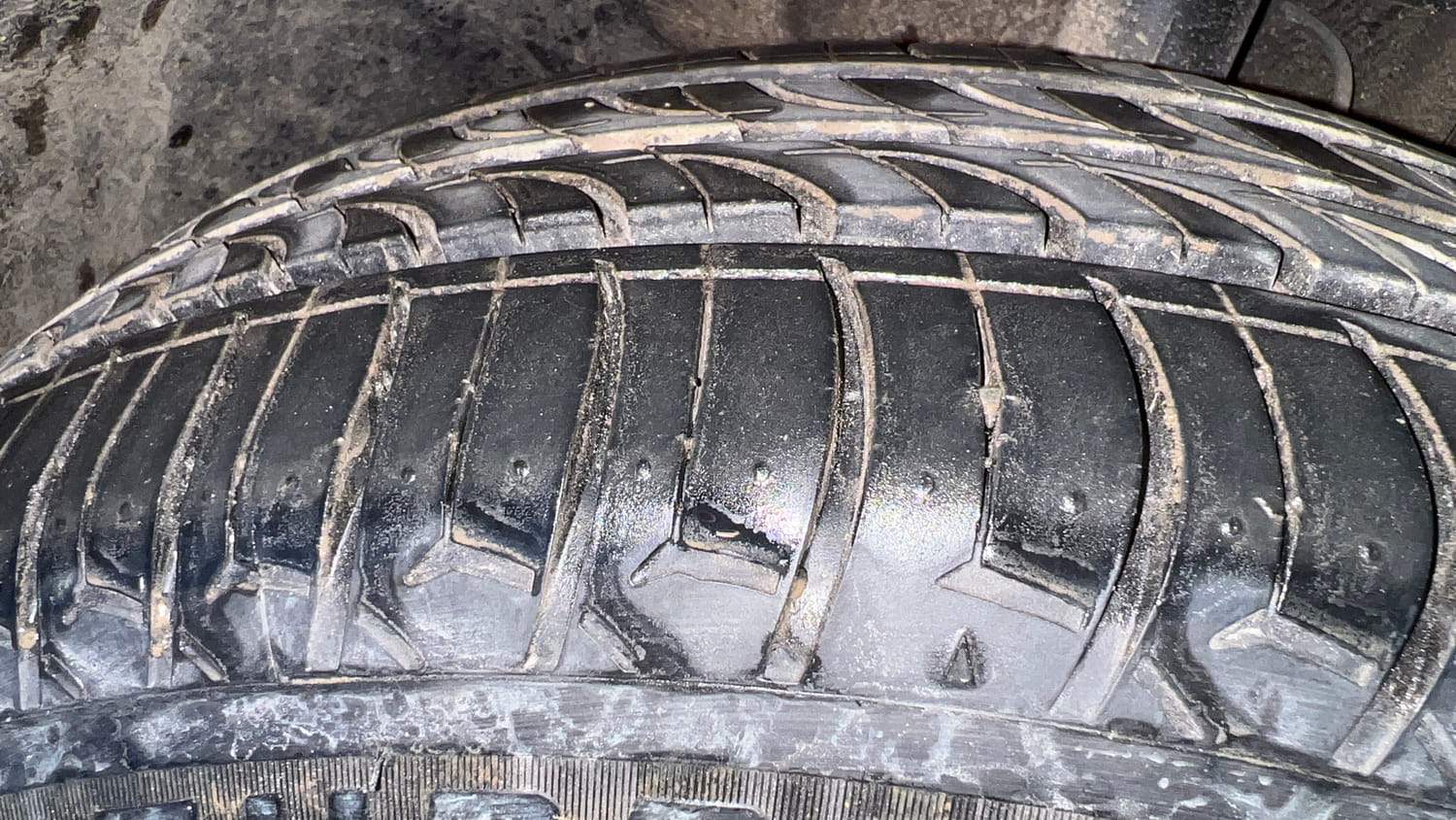 Used 2019 Tata Tiago XZ+ Petrol+cng(outside fitted) Cng Manual tyres RIGHT FRONT TYRE TREAD VIEW