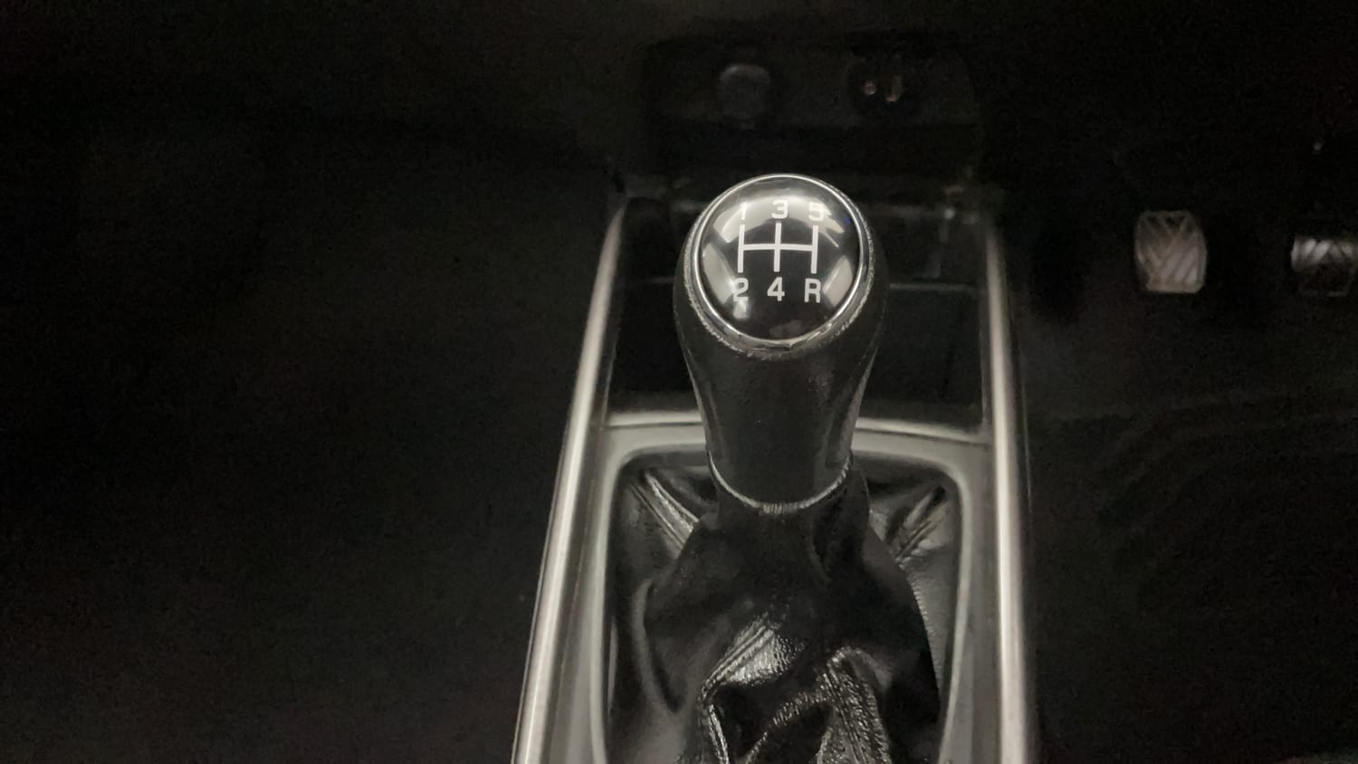 Used 2021 Maruti Suzuki Baleno Zeta Petrol Manual interior GEAR  KNOB VIEW
