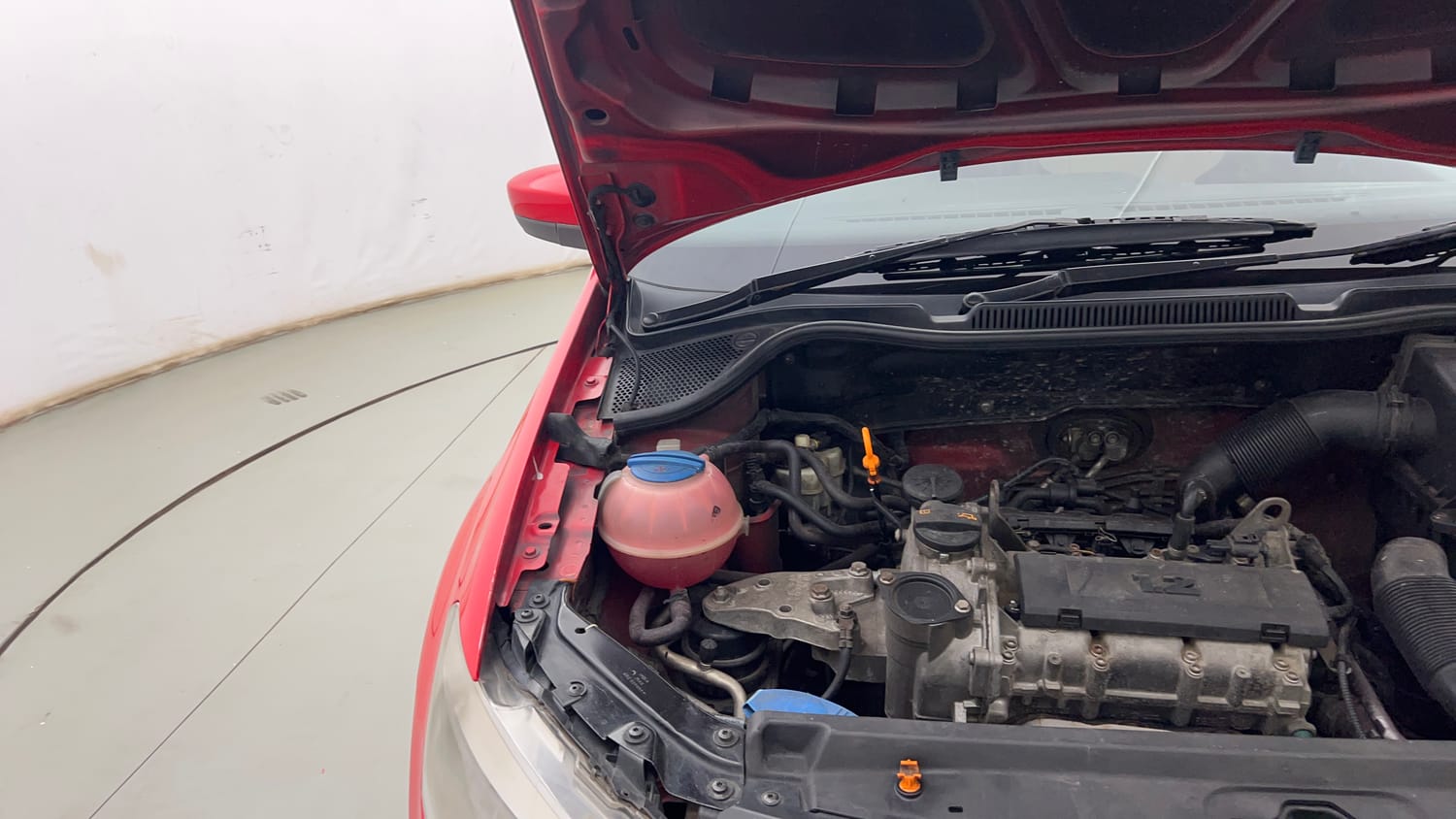 Used 2012 Volkswagen Polo Comfortline 1.2L (P) Petrol Manual engine ENGINE RIGHT SIDE HINGE & APRON VIEW