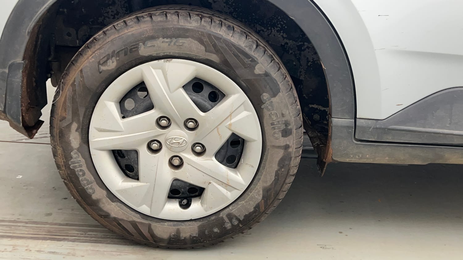 Used 2022 Hyundai Venue S 1.2 Petrol Petrol Manual tyres RIGHT REAR TYRE RIM VIEW