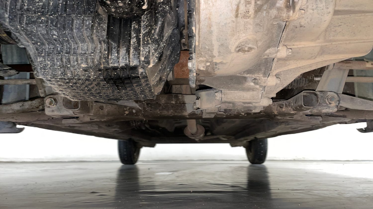 Used 2019 Renault Kwid RXT Opt Petrol Manual extra FRONT LEFT UNDERBODY VIEW