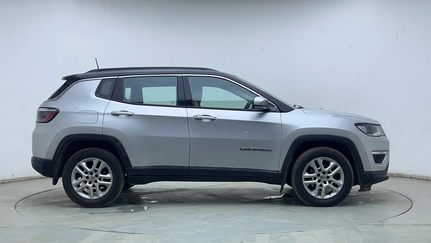 Used 2018 Jeep Compass Limited (O) 2.0 Diesel Diesel Manual exterior RIGHT SIDE VIEW