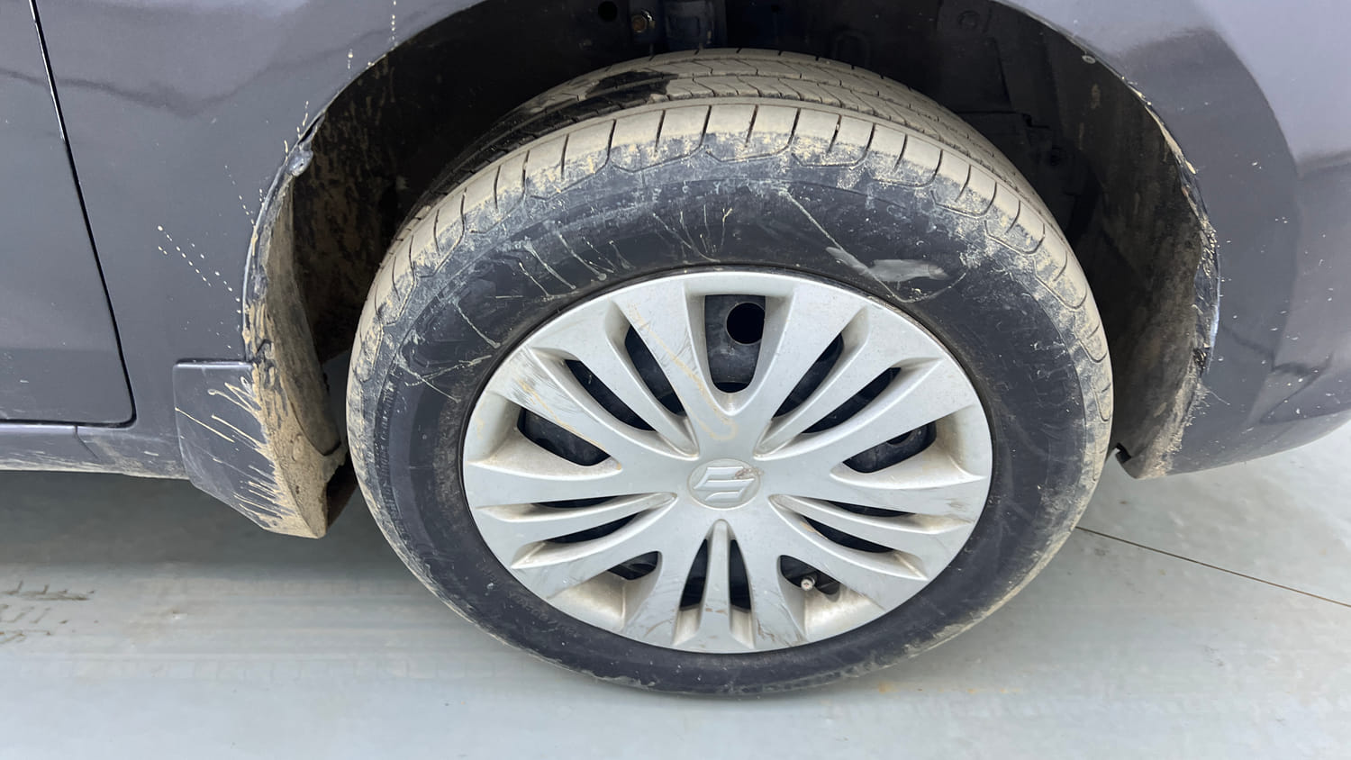 Used 2013 Maruti Suzuki Ertiga Vxi Petrol Manual tyres RIGHT FRONT TYRE RIM VIEW