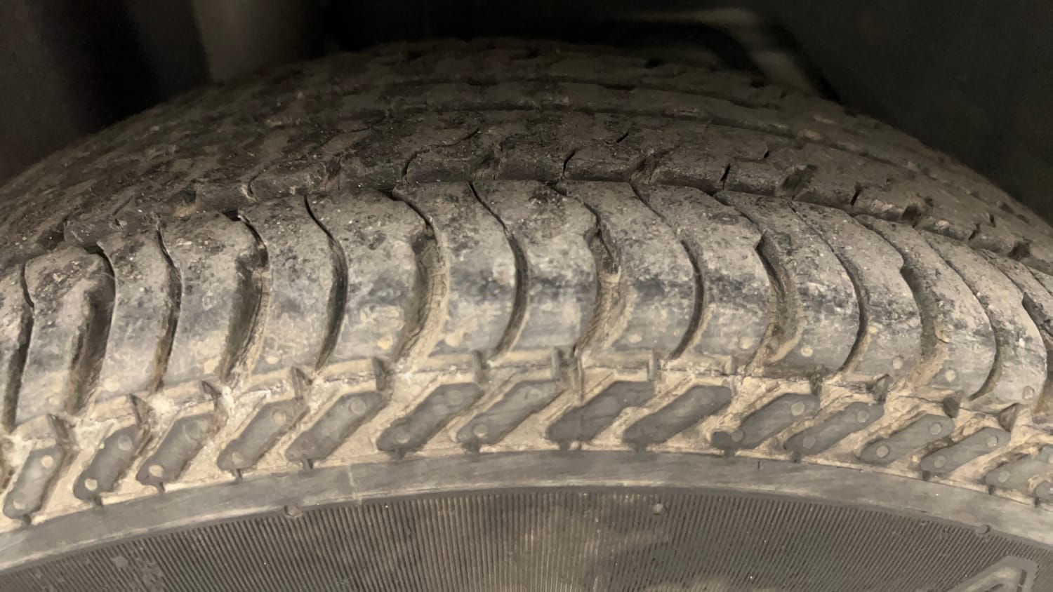 Used 2018 Ford Figo Titanium 1.2 Ti-VCT Petrol Manual tyres RIGHT REAR TYRE TREAD VIEW