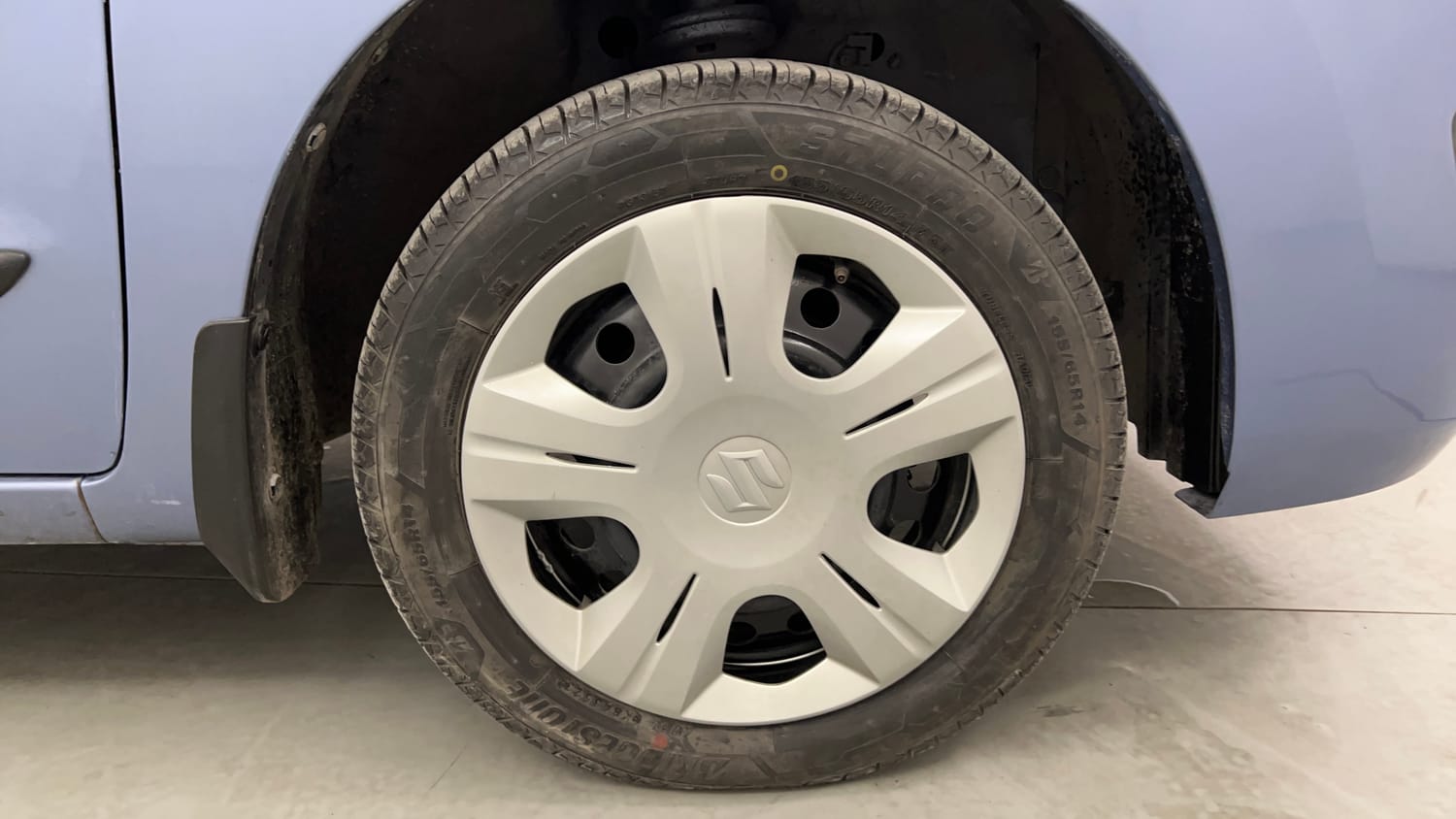 Used 2016 Maruti Suzuki Wagon R 1.0 VXI AMT Petrol Automatic tyres RIGHT FRONT TYRE RIM VIEW