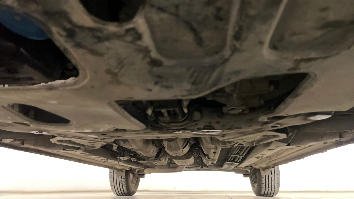 Used 2023 Hyundai Venue SX (O) 1.0 Turbo DCT Petrol Automatic extra FRONT LEFT UNDERBODY VIEW