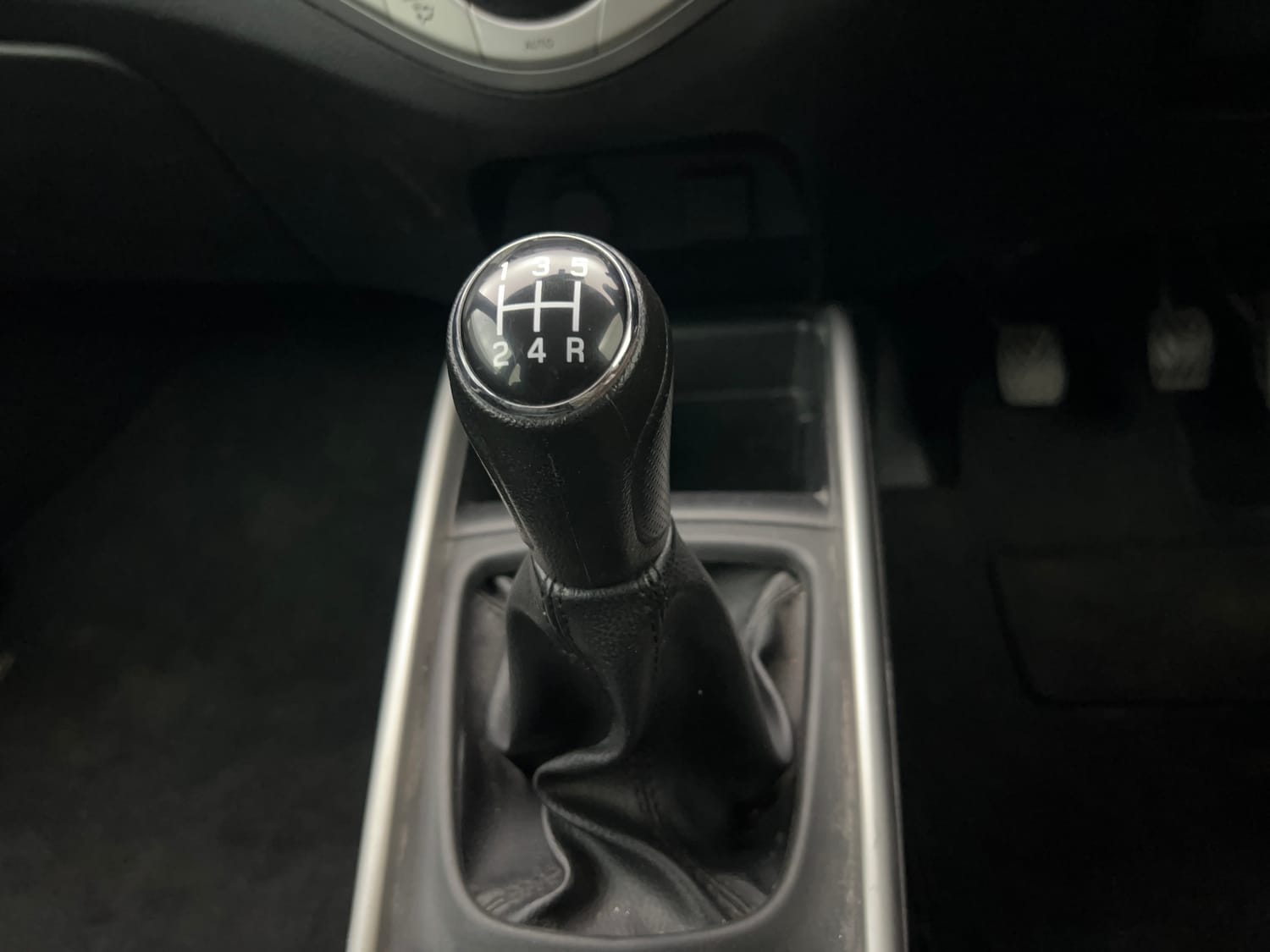 Used 2016 Maruti Suzuki Baleno Zeta 1.2 Petrol Manual interior GEAR  KNOB VIEW