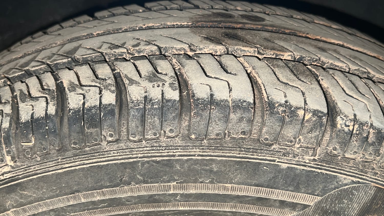 Used 2013 Volkswagen Polo Trendline 1.2L (P) Petrol Manual tyres RIGHT FRONT TYRE TREAD VIEW