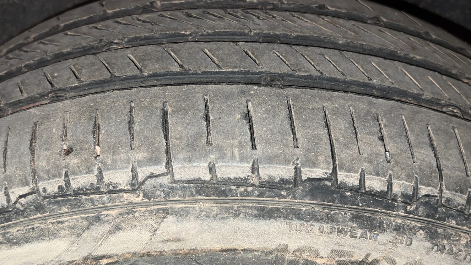 Used 2012 Volkswagen Polo Comfortline 1.2L (P) Petrol Manual tyres LEFT REAR TYRE TREAD VIEW