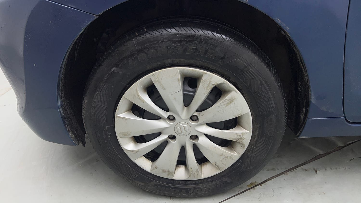 Used 2016 Maruti Suzuki Baleno Delta 1.2 Petrol Manual tyres LEFT FRONT TYRE RIM VIEW