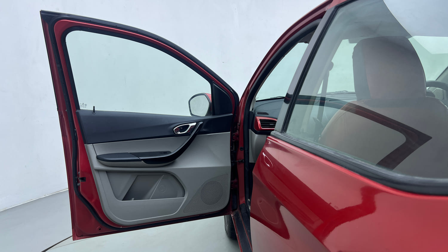 Used 2019 Tata Tiago XZ+ Petrol+cng(outside fitted) Cng Manual interior LEFT FRONT DOOR OPEN VIEW