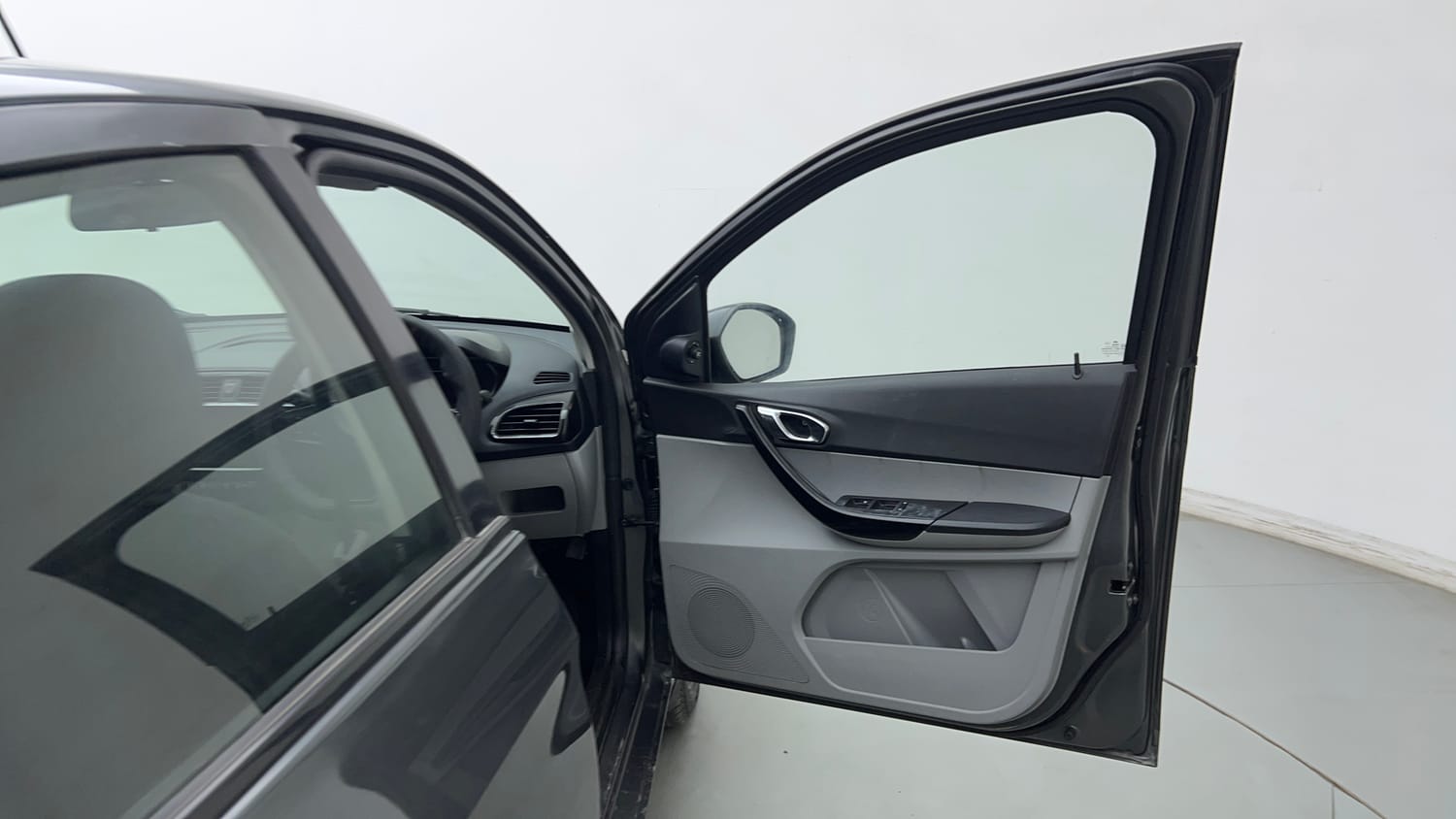 Used 2020 Tata Tiago XZ Plus Petrol Manual interior RIGHT FRONT DOOR OPEN VIEW
