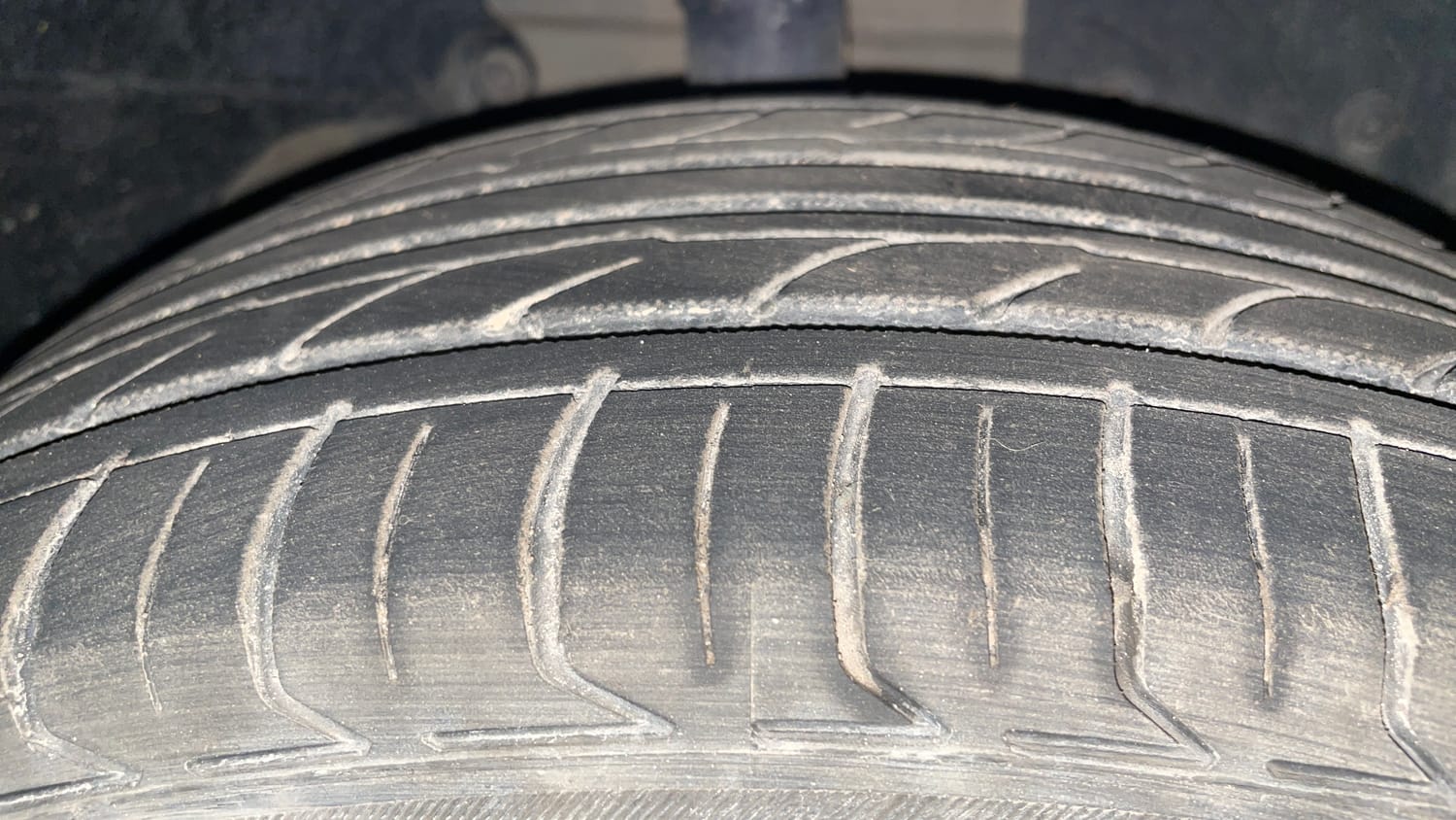 Used 2015 Ford Figo Trend 1.2 Ti-VCT Petrol Manual tyres RIGHT FRONT TYRE TREAD VIEW