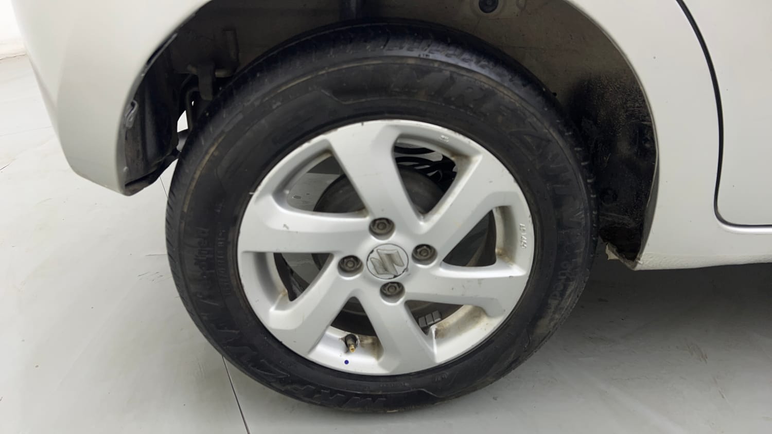 Used 2014 Maruti Suzuki Celerio VXi AMT Petrol Automatic tyres RIGHT REAR TYRE RIM VIEW