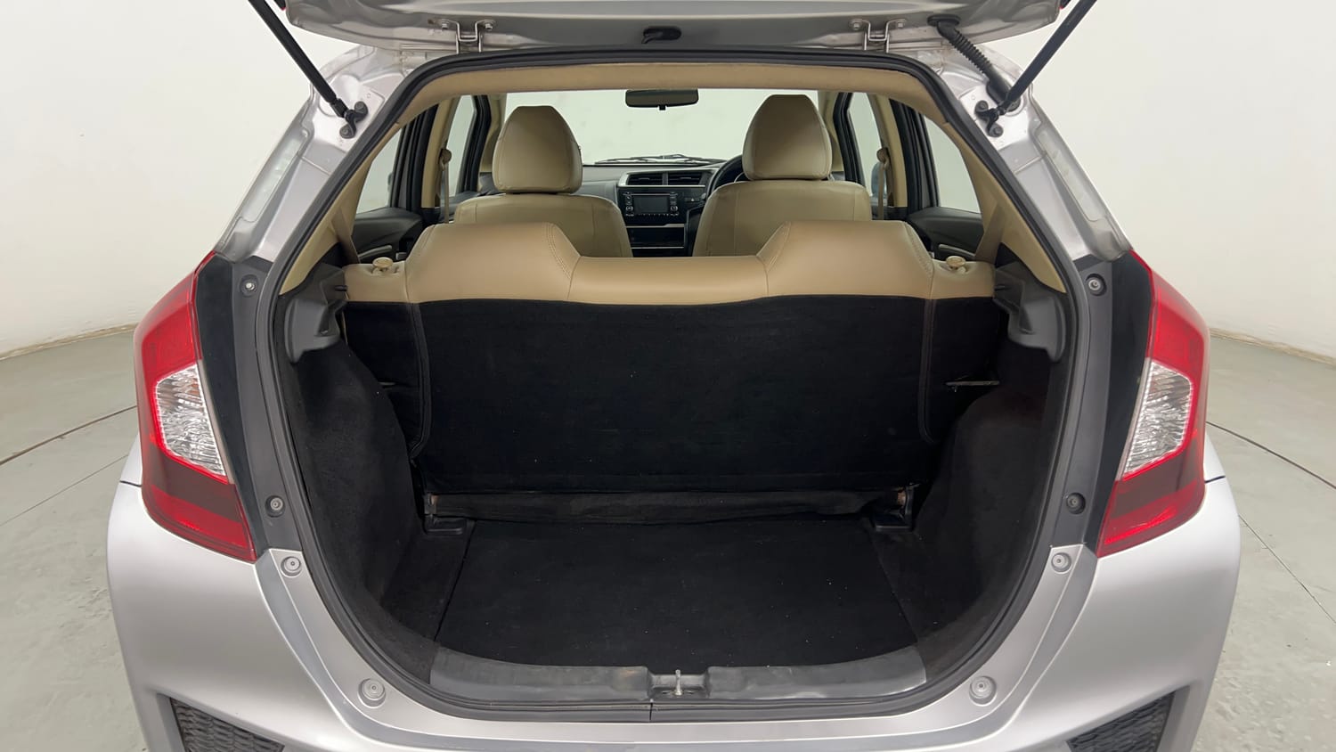 Used 2018 Honda Jazz V Diesel Diesel Manual interior DICKY INSIDE VIEW