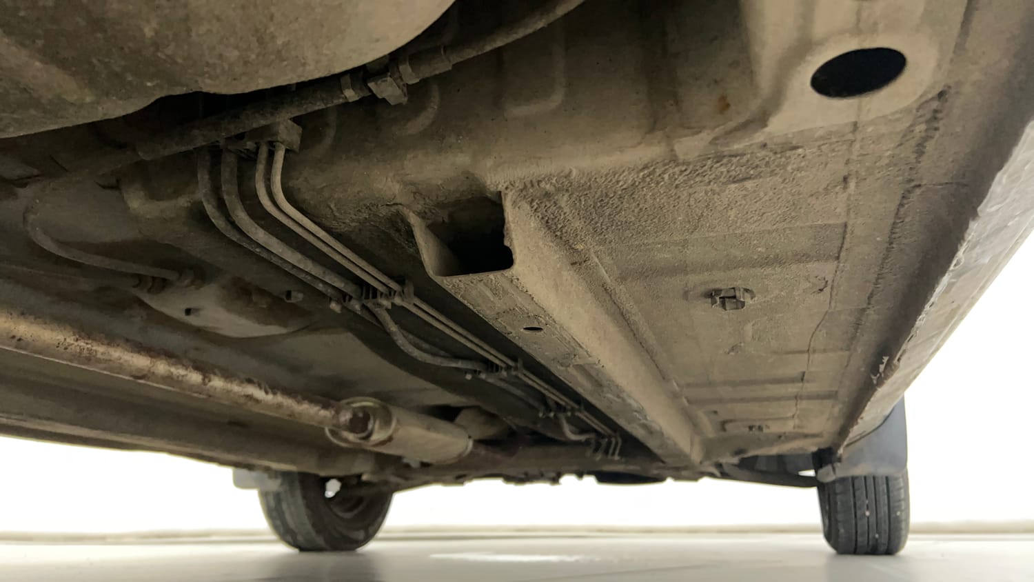 Used 2018 Renault Kwid RXT (O) 1.0 SCE Edition Petrol Manual extra REAR RIGHT UNDERBODY VIEW