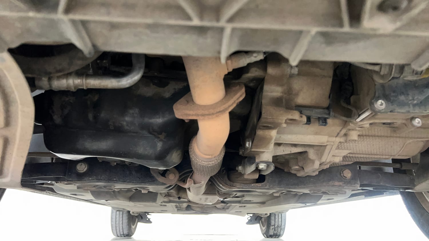 Used 2016 Volkswagen Vento Highline 1.2 (P) AT Petrol Automatic extra FRONT LEFT UNDERBODY VIEW