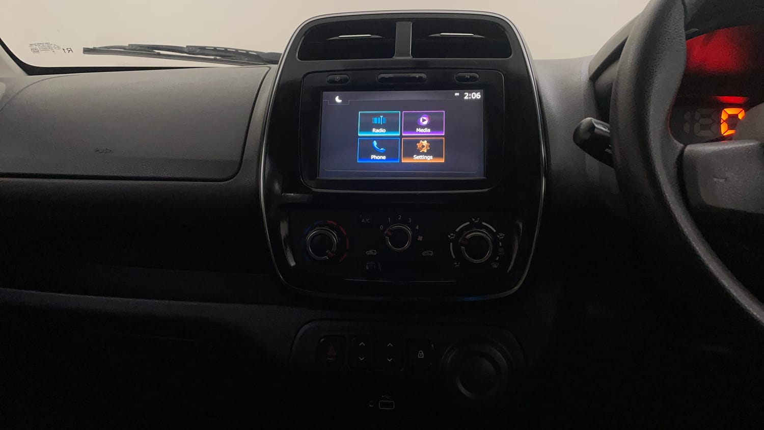 Used 2019 Renault Kwid RXT Opt Petrol Manual interior MUSIC SYSTEM & AC CONTROL VIEW