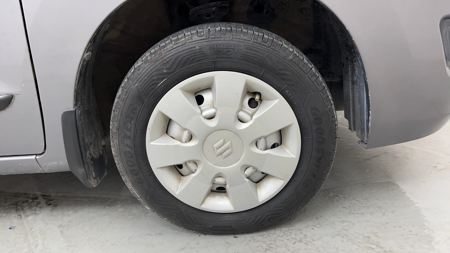 Used 2014 Maruti Suzuki Wagon R LXI CNG Cng Manual tyres RIGHT FRONT TYRE RIM VIEW