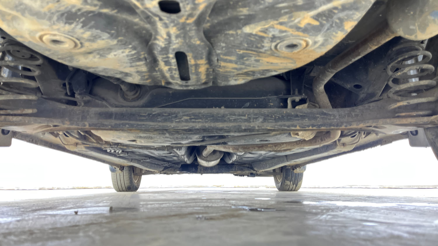 Used 2018 Maruti Suzuki Dzire ZDi Plus AMT Diesel Automatic extra REAR UNDERBODY VIEW (TAKEN FROM REAR)