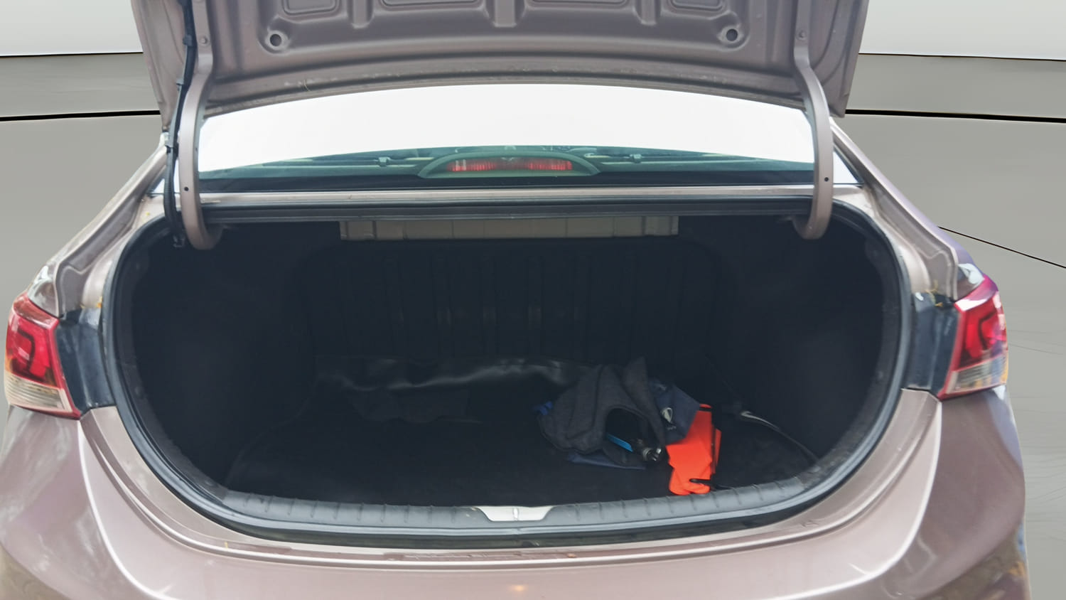 Used 2018 Hyundai Verna SX (O)1.6 VTVT Petrol Manual interior DICKY INSIDE VIEW