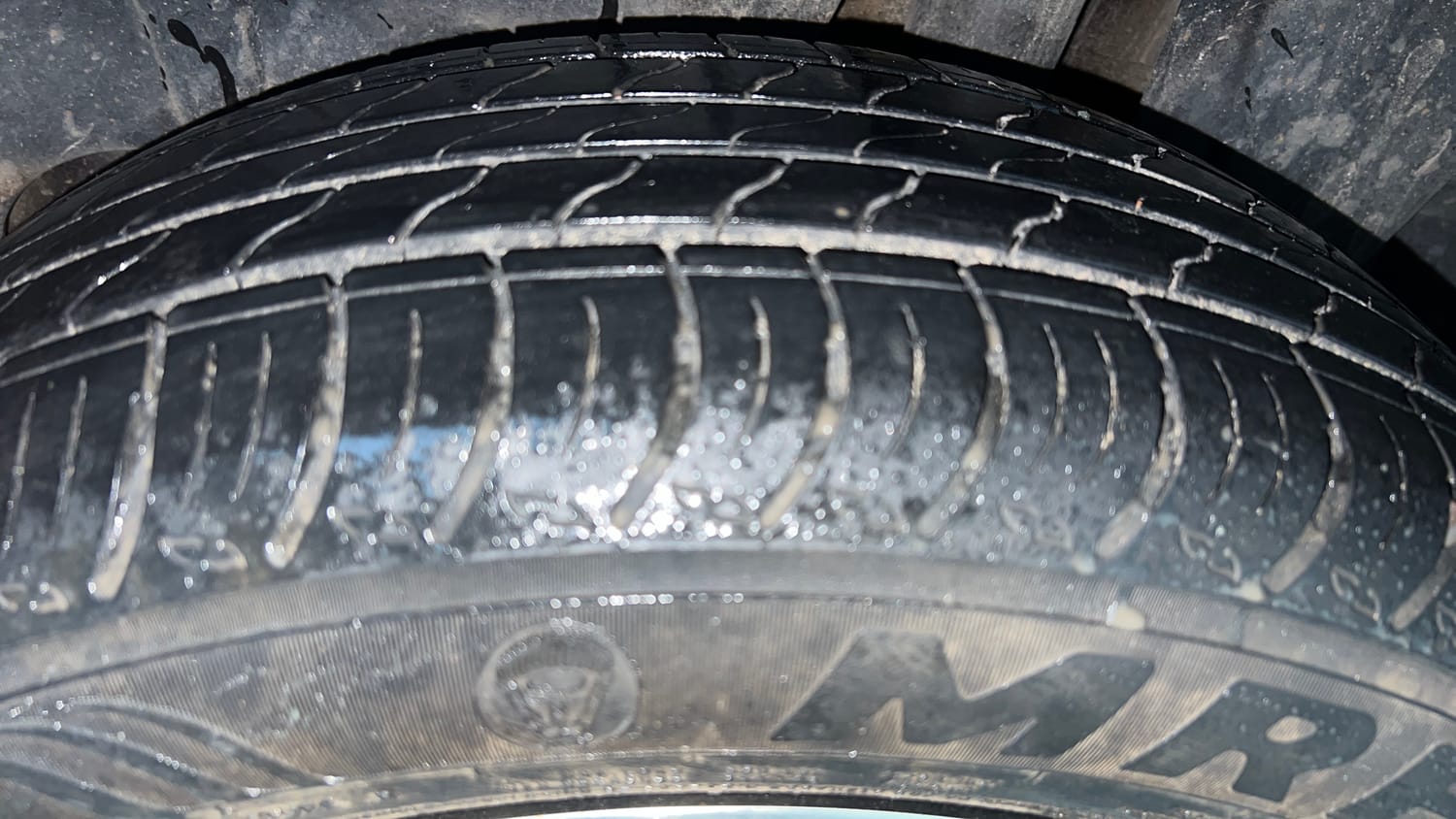 Used 2024 Maruti Suzuki XL6 Alpha AT Petrol Petrol Automatic tyres LEFT REAR TYRE TREAD VIEW