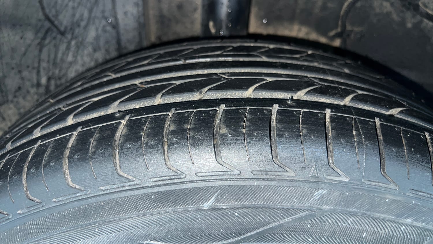 Used 2023 Tata Altroz XT 1.2 Cng(o/s fitted) Cng Manual tyres RIGHT REAR TYRE TREAD VIEW