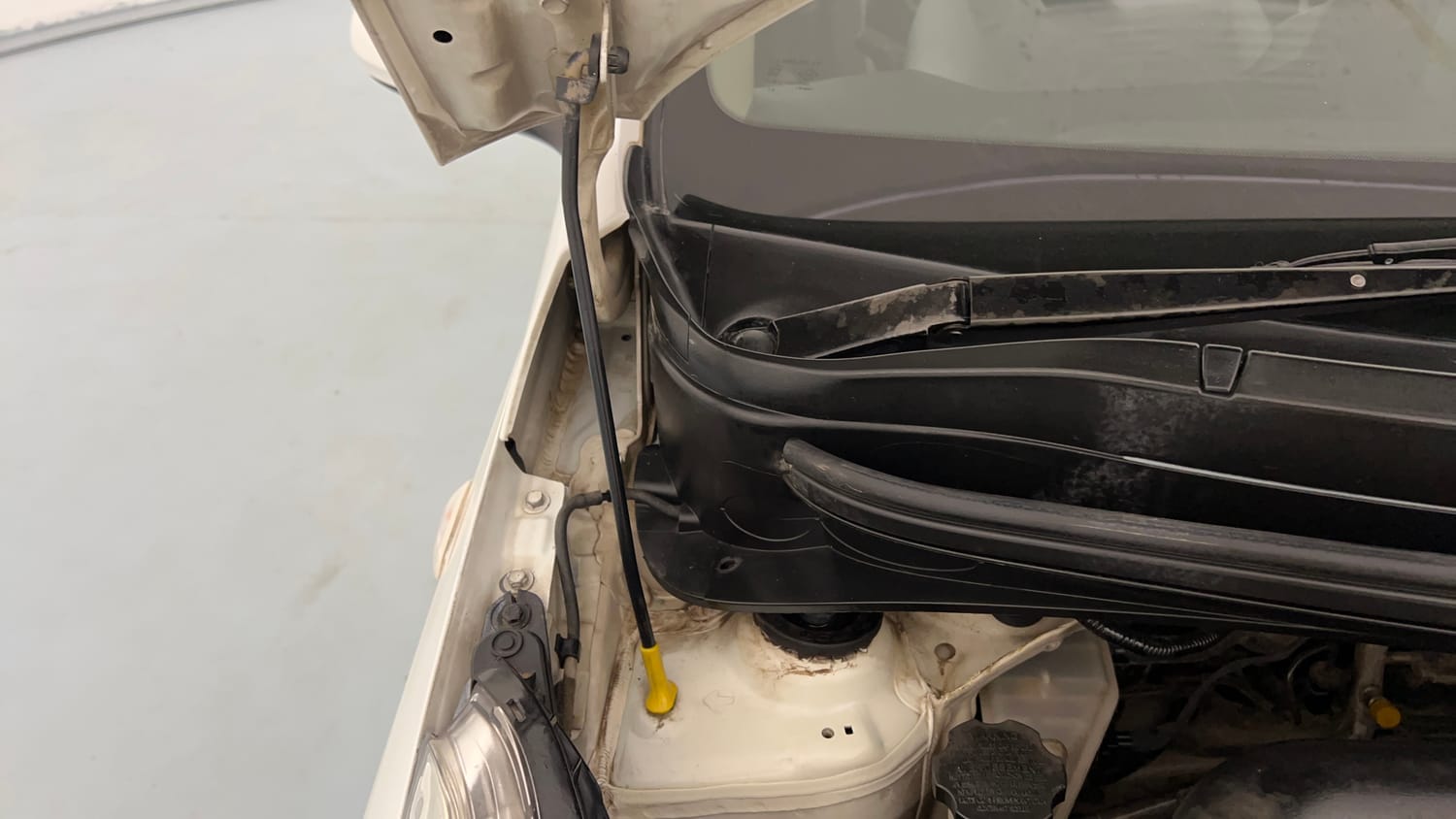 Used 2017 Hyundai Grand i10 Magna U2 1.2 CRDi Diesel Manual engine ENGINE RIGHT SIDE HINGE & APRON VIEW