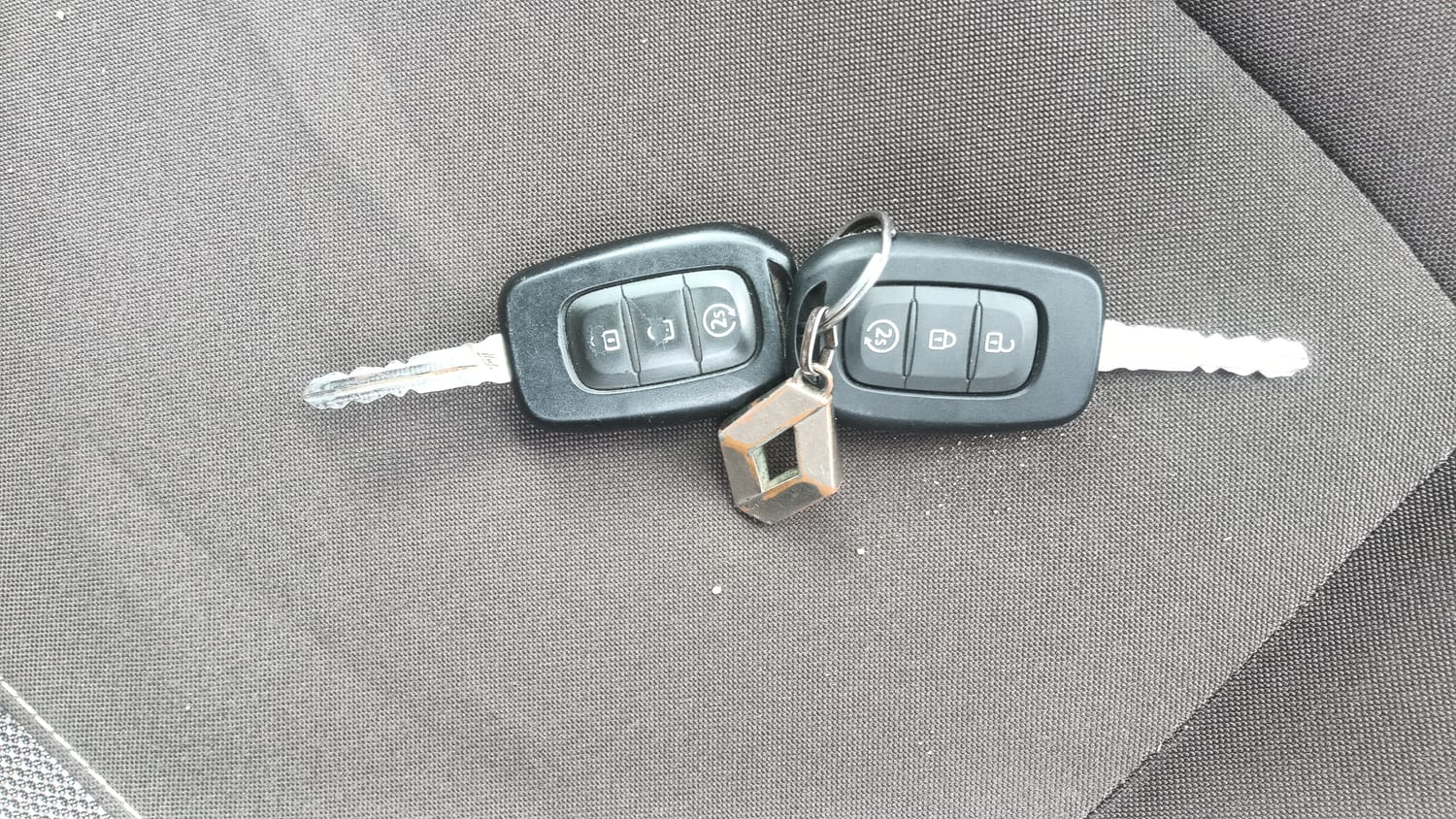 Used 2021 Renault Duster RXZ 1.3 Turbo Petrol CVT Petrol Automatic extra CAR KEY VIEW