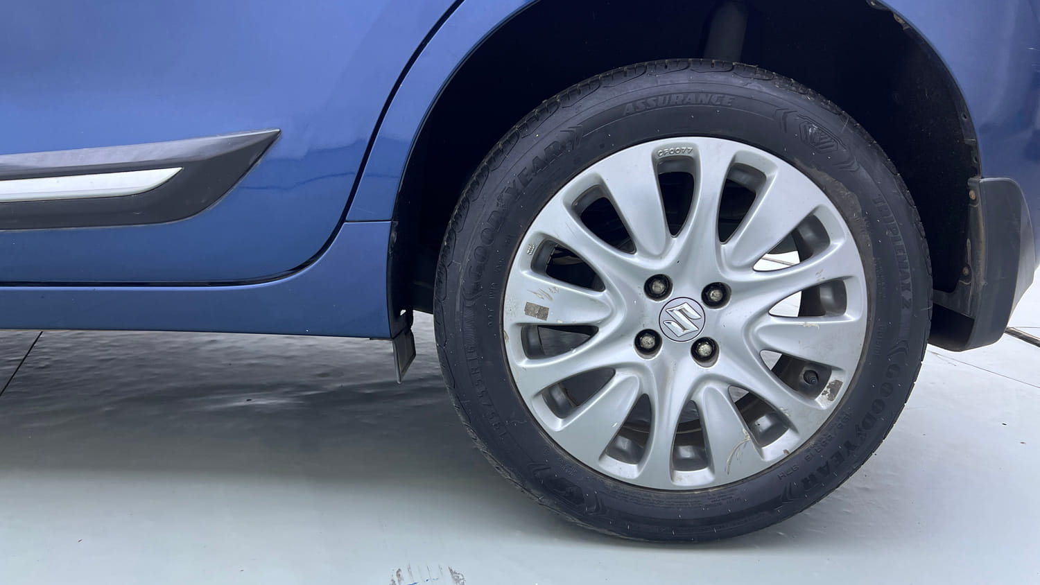 Used 2017 Maruti Suzuki Baleno Alpha 1.2 Petrol Manual tyres LEFT REAR TYRE RIM VIEW