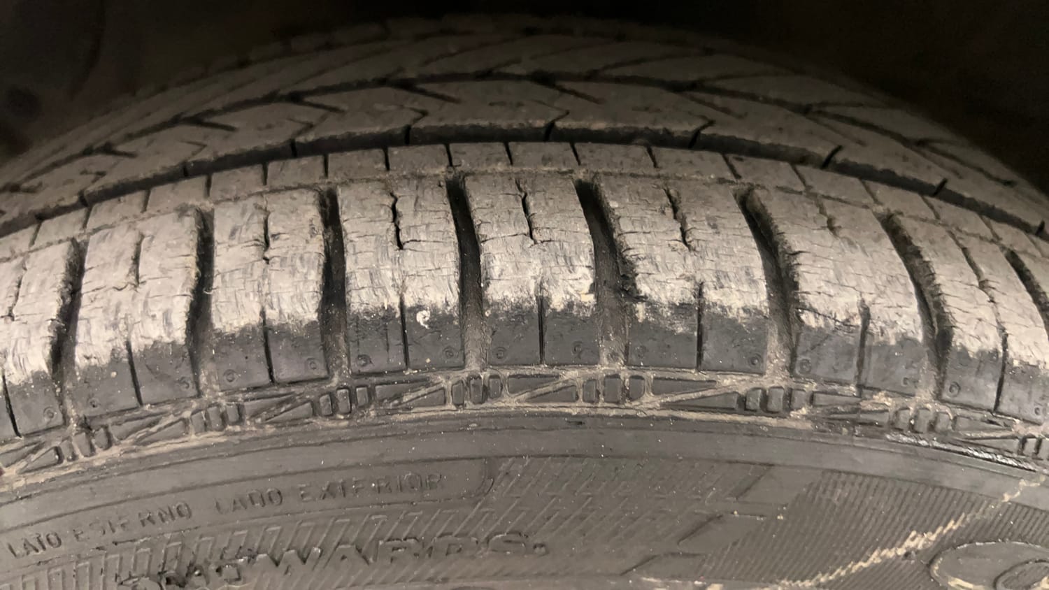 Used 2016 Hyundai Grand i10 Magna AT 1.2 Kappa VTVT Petrol Automatic tyres LEFT FRONT TYRE TREAD VIEW