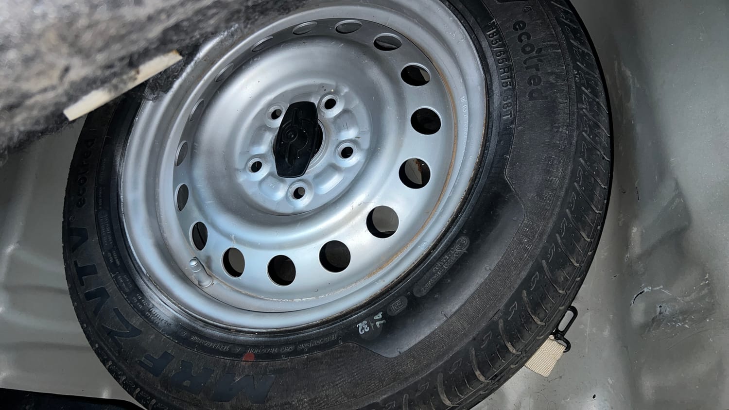Used 2020 Toyota Glanza V CVT Petrol Automatic tyres SPARE TYRE VIEW