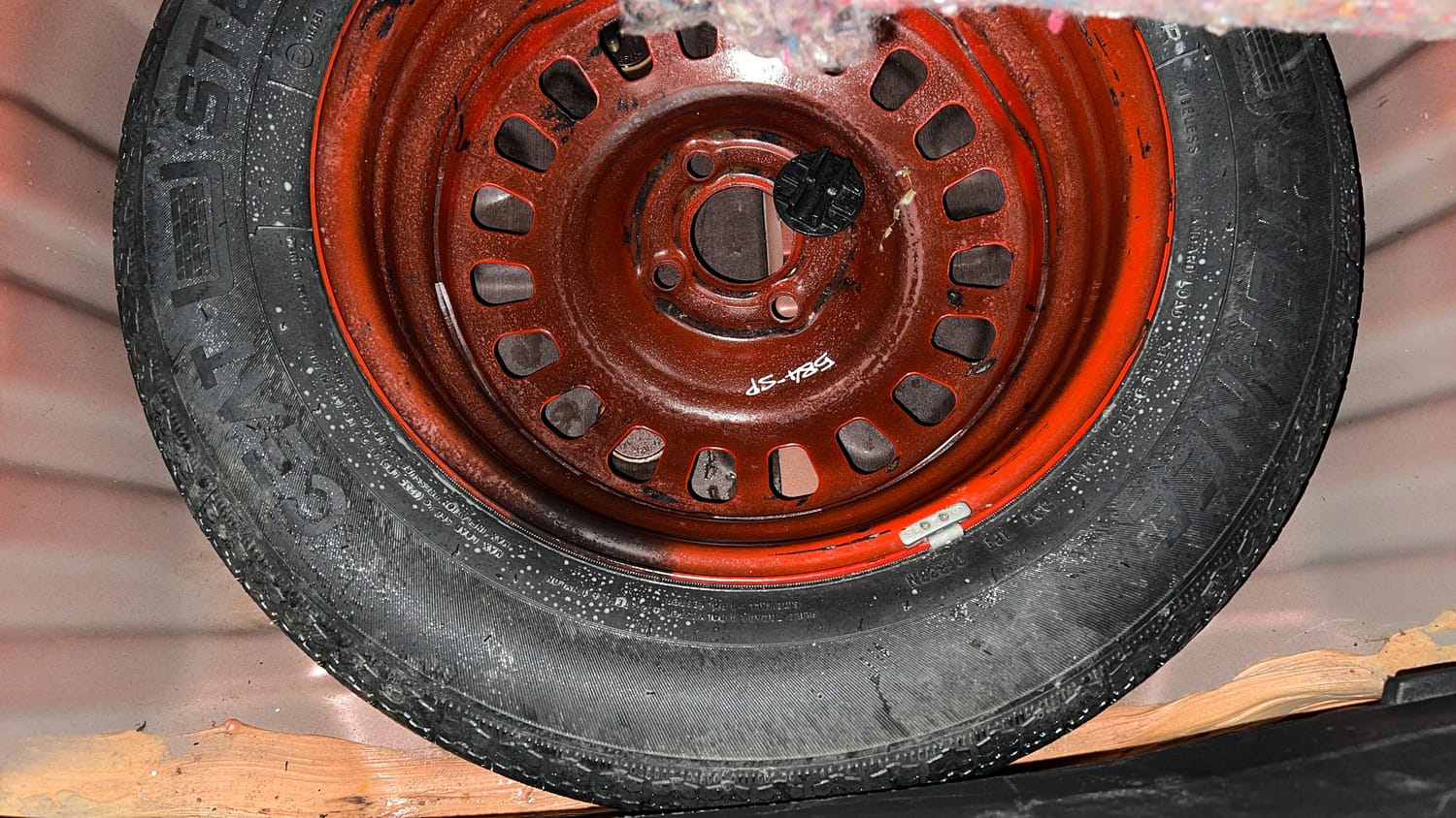Used 2023 Nissan Magnite XV Executive Petrol Manual tyres SPARE TYRE VIEW