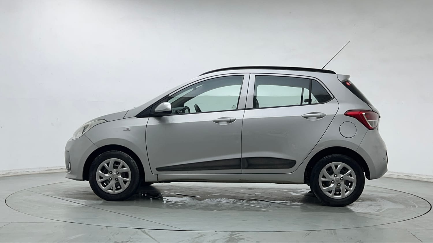 Used 2017 Hyundai Grand i10 Sportz 1.2 Kappa VTVT Petrol Manual exterior LEFT SIDE VIEW