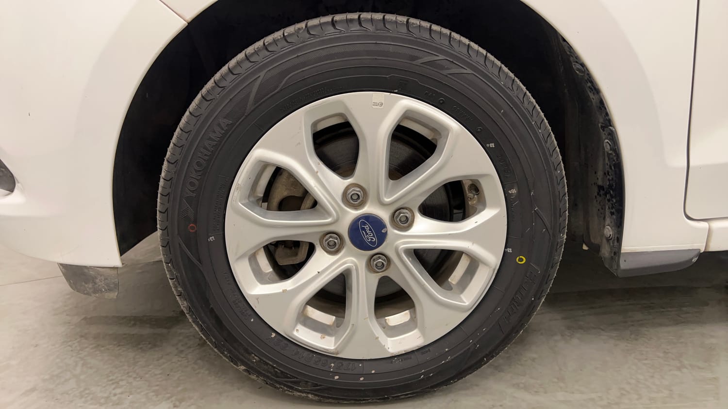 Used 2018 Ford Figo Titanium 1.2 Ti-VCT Petrol Manual tyres LEFT FRONT TYRE RIM VIEW