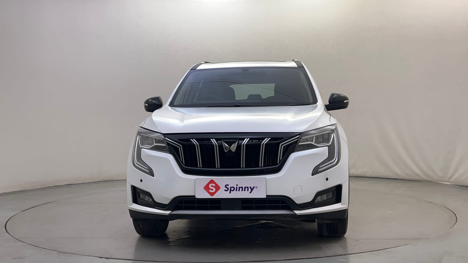 Used 2024 Mahindra XUV700 AX 5 Petrol AT 5 STR Petrol Automatic exterior FRONT VIEW