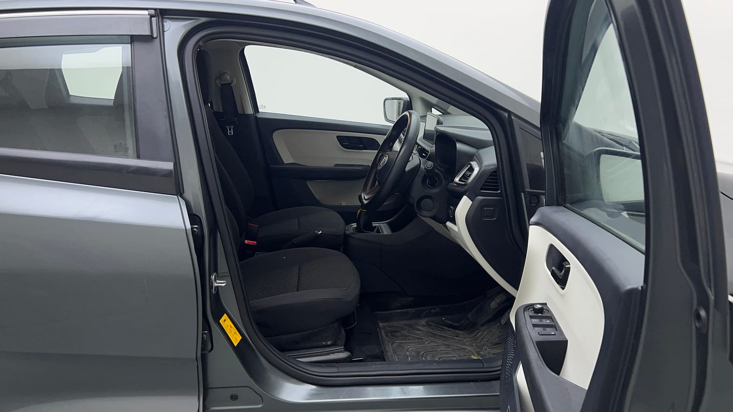 Used 2023 Tata Altroz XT 1.2 Cng(o/s fitted) Cng Manual interior RIGHT SIDE FRONT DOOR CABIN VIEW