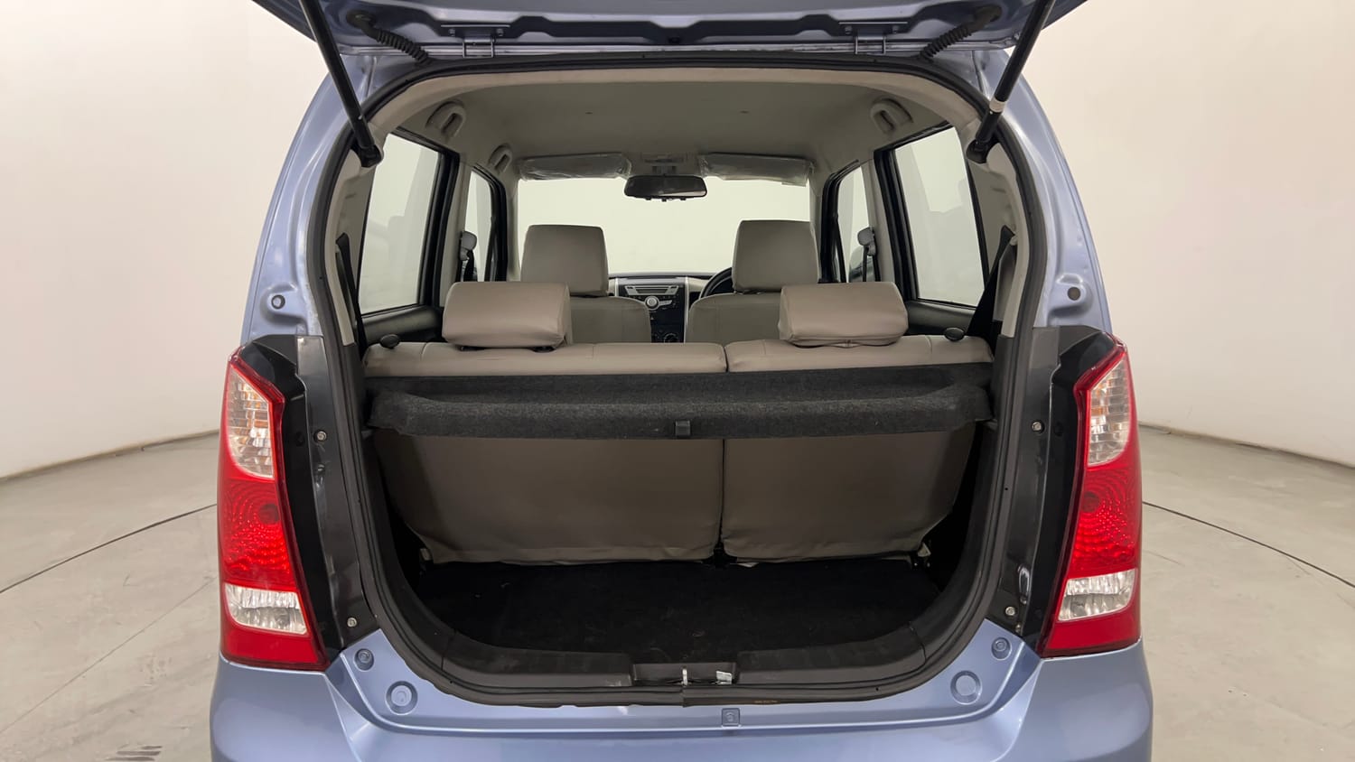 Used 2016 Maruti Suzuki Wagon R 1.0 VXI AMT Petrol Automatic interior DICKY INSIDE VIEW