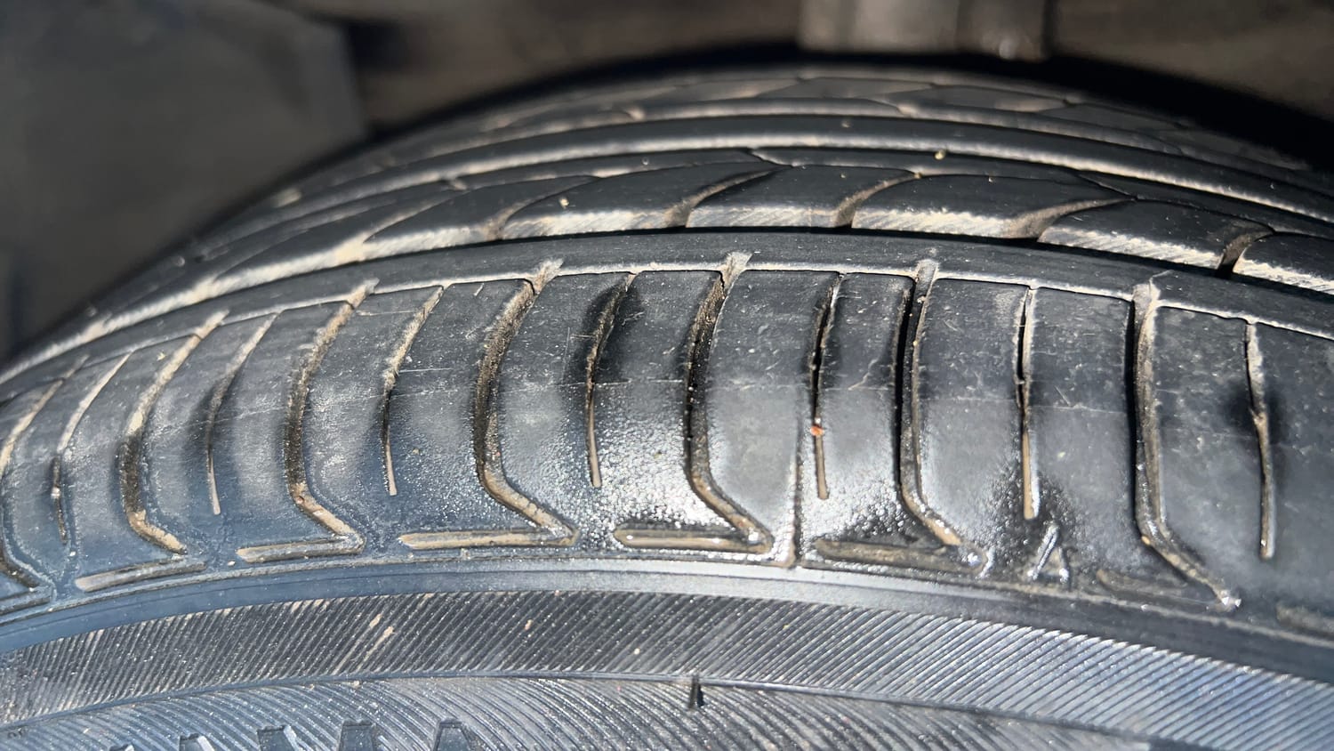 Used 2017 Maruti Suzuki Ciaz Zeta 1.3 Hybrid Diesel Manual tyres LEFT FRONT TYRE TREAD VIEW