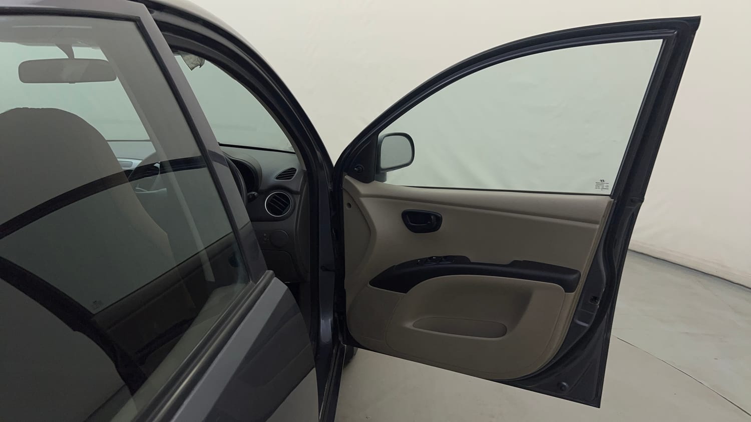 Used 2015 Hyundai i10 Magna 1.1 iRDE2 Petrol Manual interior RIGHT FRONT DOOR OPEN VIEW