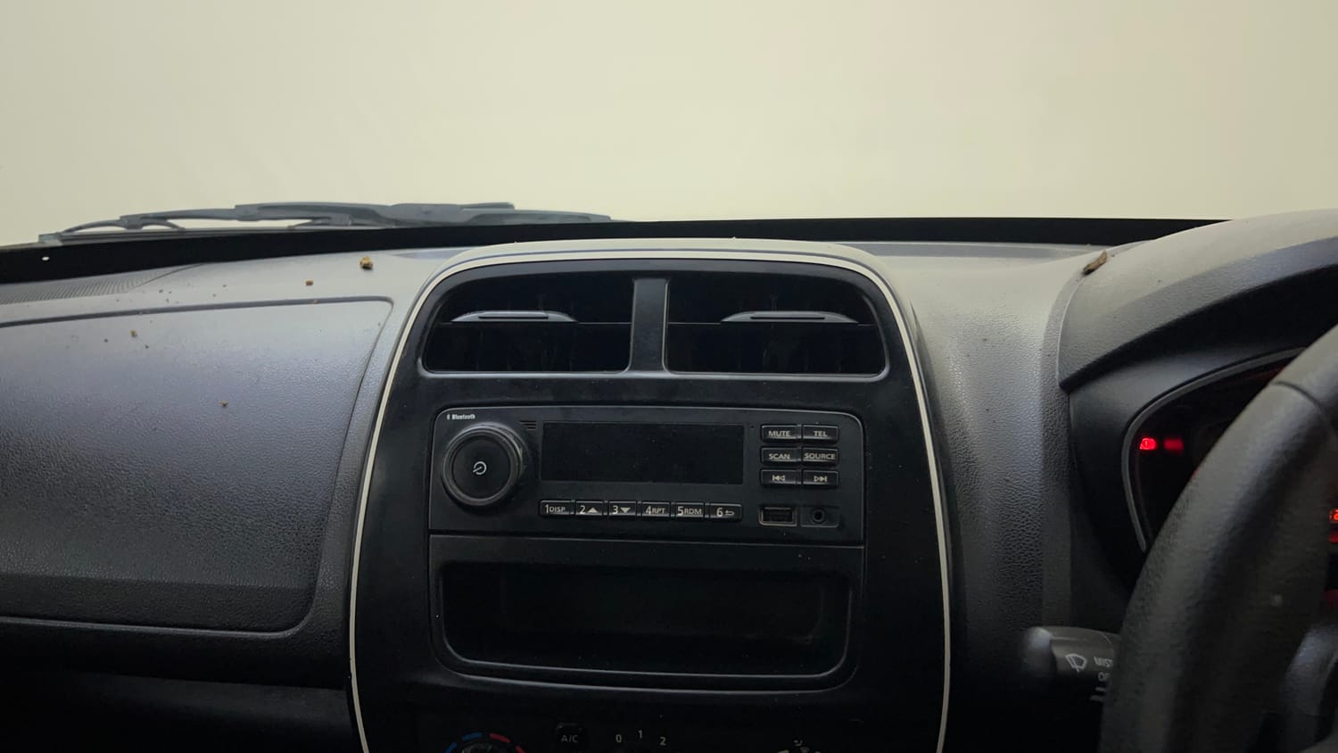 Used 2018 renault Kwid 1.0 RXL Anniversary Edition Petrol Manual top_features Integrated (in-dash) music system