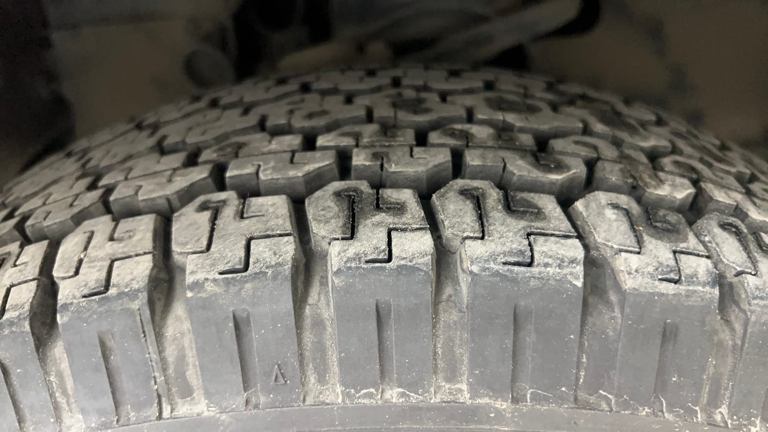Used 2018 Tata Hexa XE 4x2 7 STR Diesel Manual tyres RIGHT FRONT TYRE TREAD VIEW